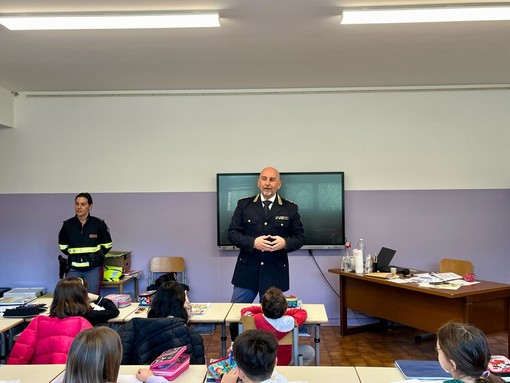 A Tovo S. Giacomo l'educazione civica e stradale si fa con gli agenti della Polizia di Stato (FOTO)