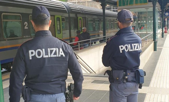 Principe, fermato in stazione con arco, frecce e pistola: denunciato 22enne