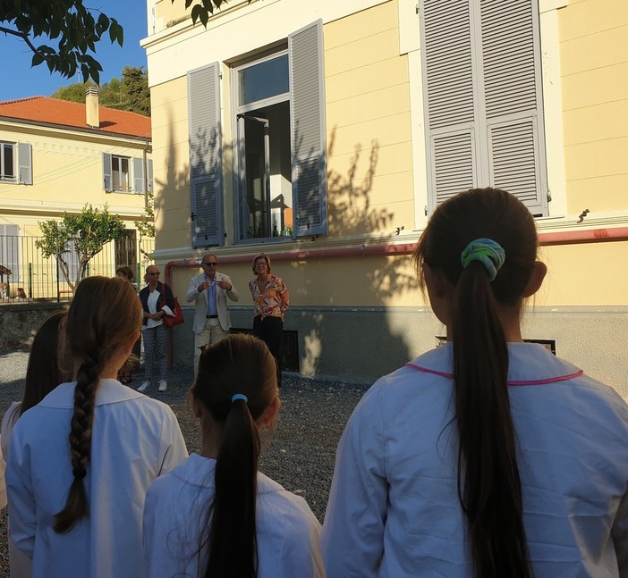 Primi giorni di scuola a Pietra Ligure, il saluto dell'amministrazione comunale: &quot;Quest’anno inizia con il sorriso&quot; (FOTO)