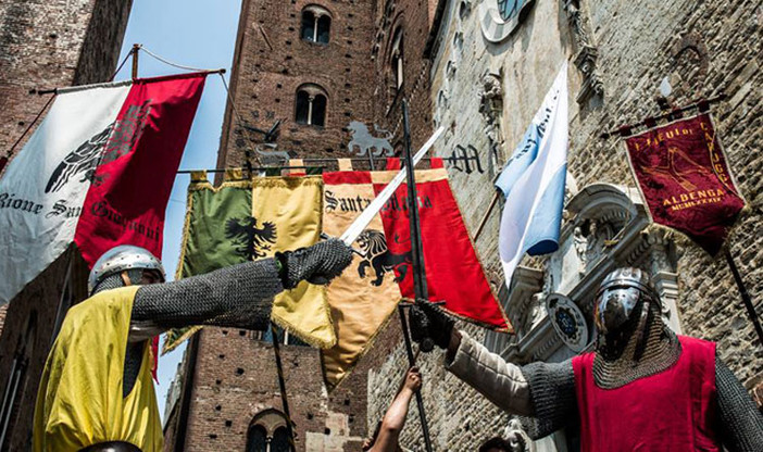 Albenga, tutto pronto per la Cena Medievale in piazza San Michele