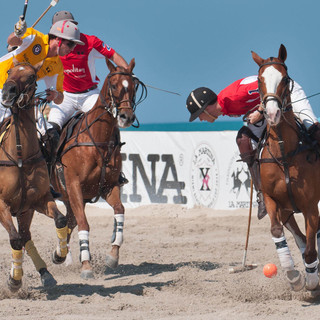 I giocatori di Beach Polo replicano alle critiche