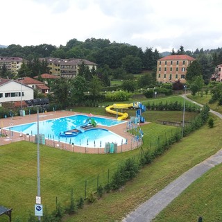 Beve accidentalmente l'acqua della piscina, bambino soccorso a Carcare