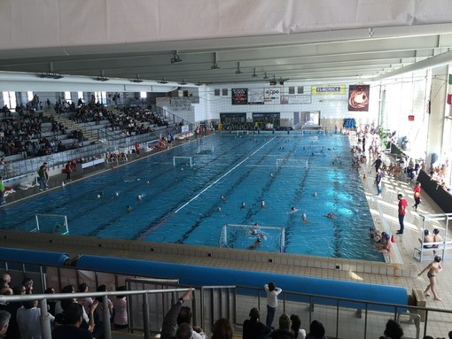 Savona, infiltrazioni d'acqua alla piscina Zanelli il Comune affida i lavori di impermeabilizzazione