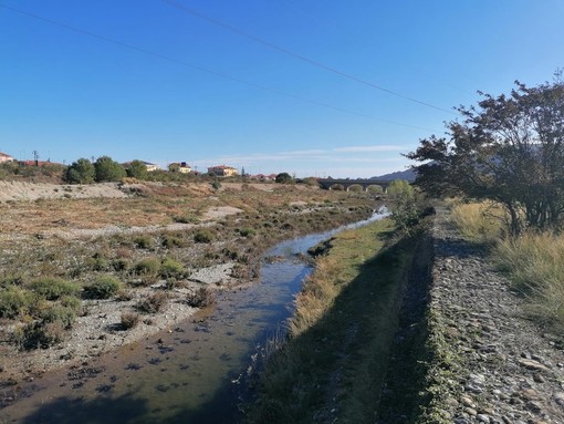 Albenga, prosegue la pulizia del Centa e dei rii Carenda e Carpaneto