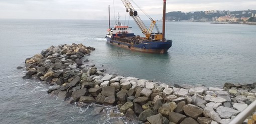 Celle, via ai lavori di sistemazione del molo Buffou per prevenire l'erosione marina (FOTO)