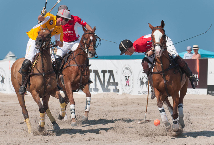 I giocatori di Beach Polo replicano alle critiche