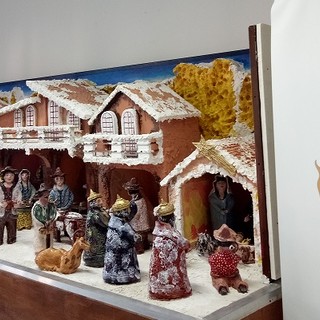 Inaugurato in Questura il presepe realizzato dal ceramista albissolese Paolo Giallombardo