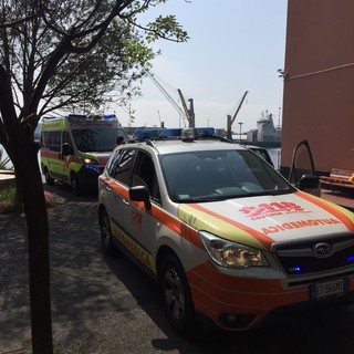 Savona, pescatore cade dal molo: trasportato al San Paolo (FOTO)