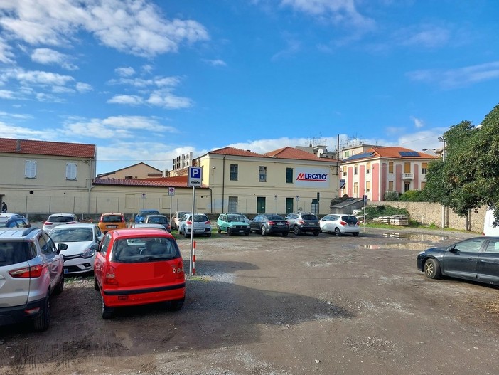 Savona, i cantieri della passeggiata a mare di via Nizza &quot;si mangiano&quot; 24 posti auto nel parcheggio di Villa Pizzardi