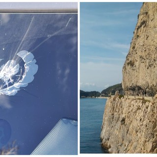 Paura a Capo Noli, una pietra si stacca dalla parete e centra il parabrezza di un'auto