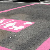 Stella, approvata la creazione di due parcheggi rosa per le donne incinte e neo mamme