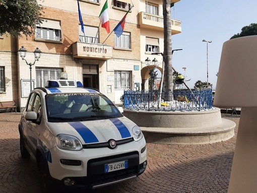 Scooter rubato ad Albissola, la polizia locale intercetta il ladro: denunciato per ricettazione