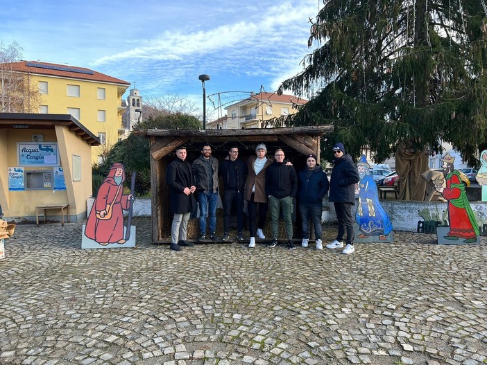 Cengio, ritorna il presepe in piazza grazie alla Consulta Giovanile (FOTO)