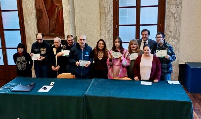 Savona, il sindaco Russo premia il cast del film savonese &quot;Le smodellate&quot;