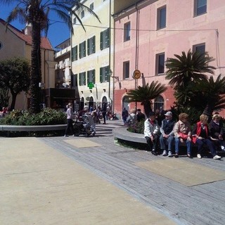 &quot;Rattoppata&quot; piazza Airaldi e Durante, ma l'intervento pare non piacere ai cittadini