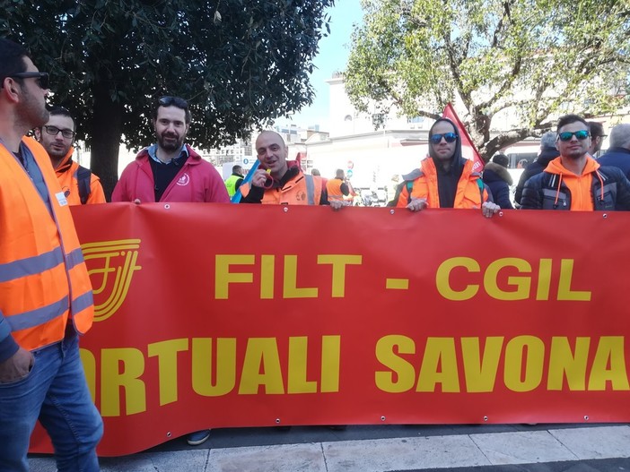Sicurezza sul lavoro, i portuali della FILT CGIL di Savona alla manifestazione di Napoli