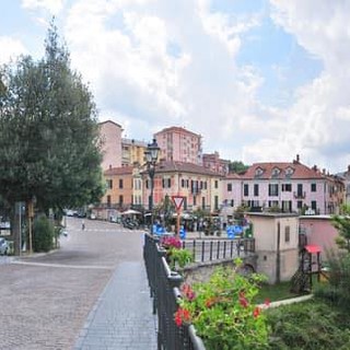 Malamovida, il sindaco di Carcare: &quot;Stanchi di vedere panchine buttate nel fiume, aumenteremo i controlli&quot;