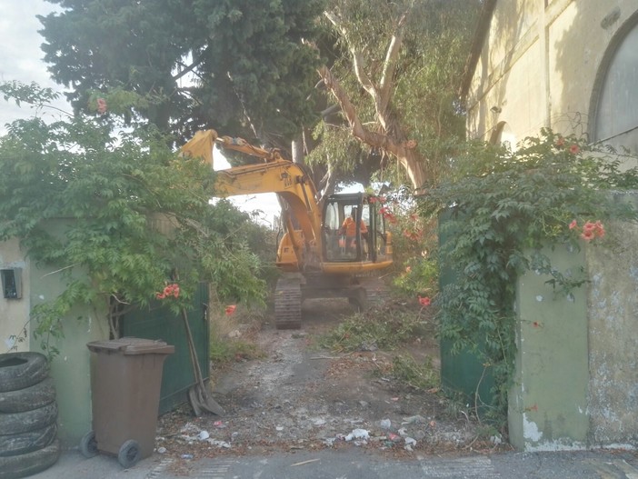 Vadino d'Albenga: pulizia e sgombero di spiagge e stabilimenti balneari abbandonati