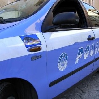 Abusivismo commerciale: doppia operazione degli uomini del Commissariato di Alassio