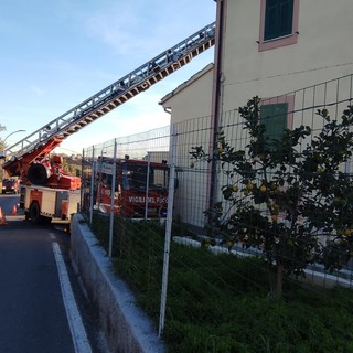 Due principi di incendio in una canna fumaria e in un vano scala a Loano e Savona