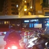 Nella foto la prova di svolta nella serata del 23 settembre di un autobus tra via Vegerio e via dei Mille