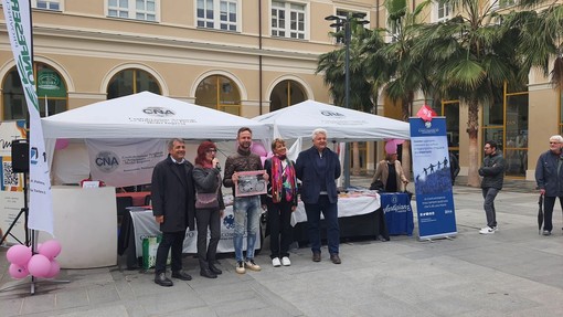 Savona quasi 50 commercianti addobbano la vetrina in rosa per il giro: i vincitori del concorso