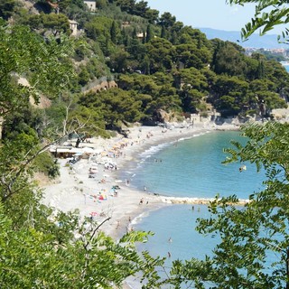 Alassio, perdita nelle tubature dell'acquedotto a Punta Murena: lavori in giornata