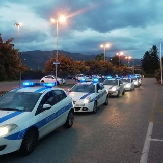 Albenga, girava con la scacciacani senza tappo rosso: nordafricano denunciato per procurato allarme