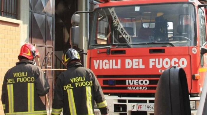 Frana in via Genova tra Savona e Albissola: intervento dei vigili del fuoco e della Polizia