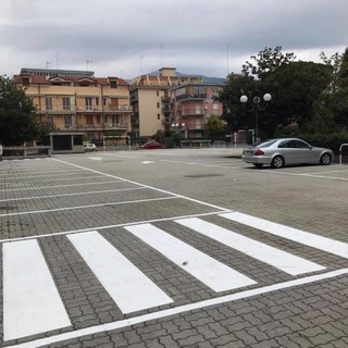 Borghetto Santo Spirito: aperti da oggi i nuovi parcheggi in piazza Fermi (FOTO)