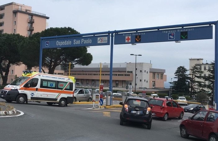 Savona, scontro auto-moto sul lungomare Matteotti: un ferito al San Paolo