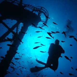 Laigueglia ad &quot;Azzurro&quot; arriva il 1° PINNEREMO: nuotatori e vogatori in spiaggia