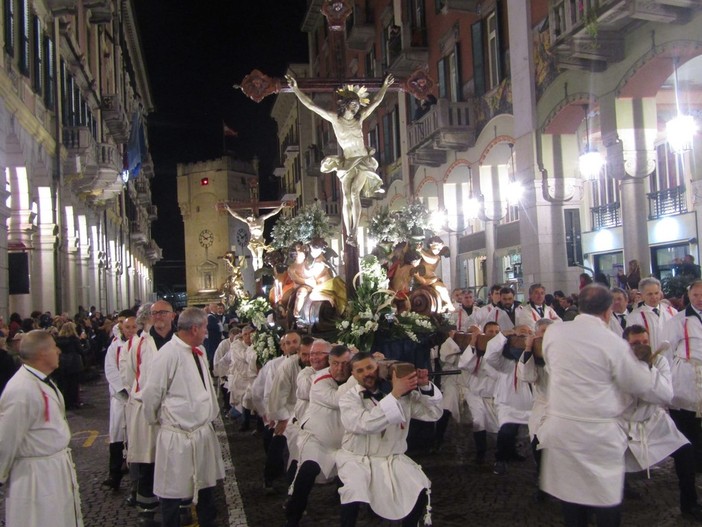 Savona, mancano portatori per le casse del Venerdì Santo, l'appello delle Confraternite