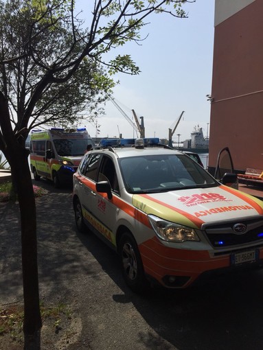 Savona, pescatore cade dal molo: trasportato al San Paolo (FOTO)