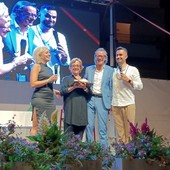 “Racconta di noi in tutta Italia”: il grazie di Albenga a Cristina Rava con il Premio Emys Award 2023