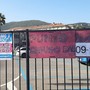 Lo striscione che ricorda la chiusura del Punto Nascite di Santa Corona