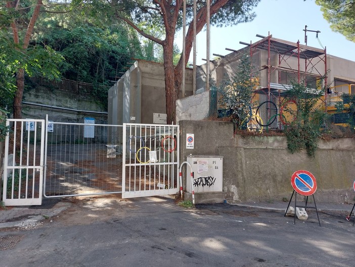 Savona, infortunio sul lavoro nel cantiere della palestra di via Mentana: operaio in codice rosso al Santa Corona