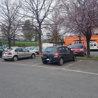 Vandali danneggiano 5 auto a Leca d'Albenga