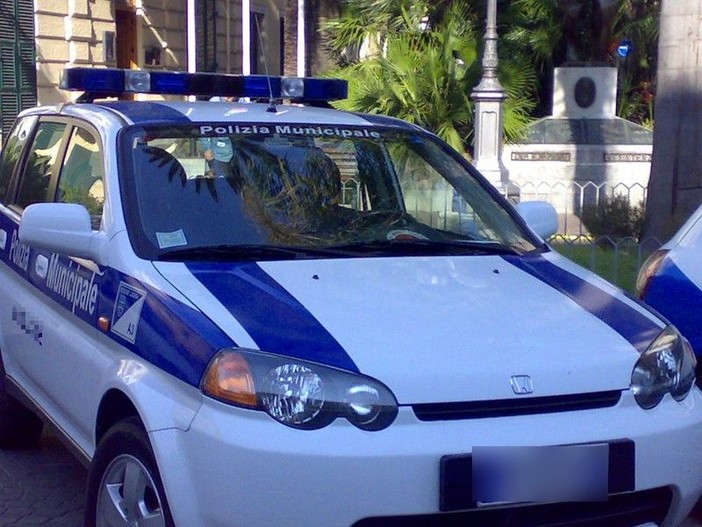 Alassio, controlli in borghese della polizia municipale per tutelare il decoro della città