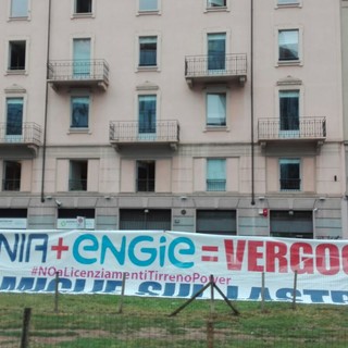 Tirreno Power, la protesta dei lavoratori arriva alla sede di Sorgenia a Milano: a settembre riapertura tavolo tecnico al Mise