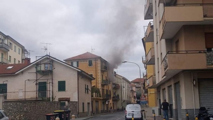 Incendio al quadro elettrico di un'abitazione a Valleggia: alcune utenze senza elettricità, tecnici al lavoro