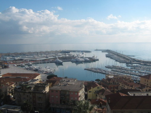 Controlli della Capitaneria di Porto di Savona. Yacht al porto turistico di Imperia sotto fermo amministrativo