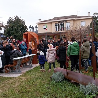 Accensione dell'albero, canti e cioccolata calda: Pallare accende il Natale (FOTO)