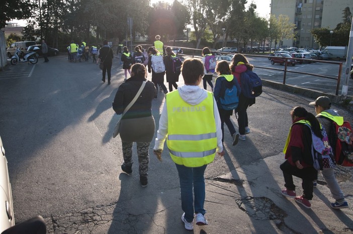 Loano, dal 1^ ottobre riparte il Pedibus: ecco come diventare accompagnatore volontario