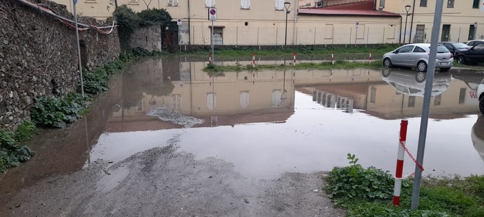 Savona, il parcheggio di Villa Pizzardi in via Nizza allagato e per metà inutilizzabile