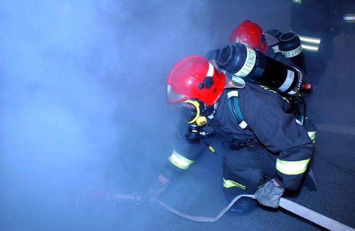 Balcone a fuoco in via Scotto a Savona