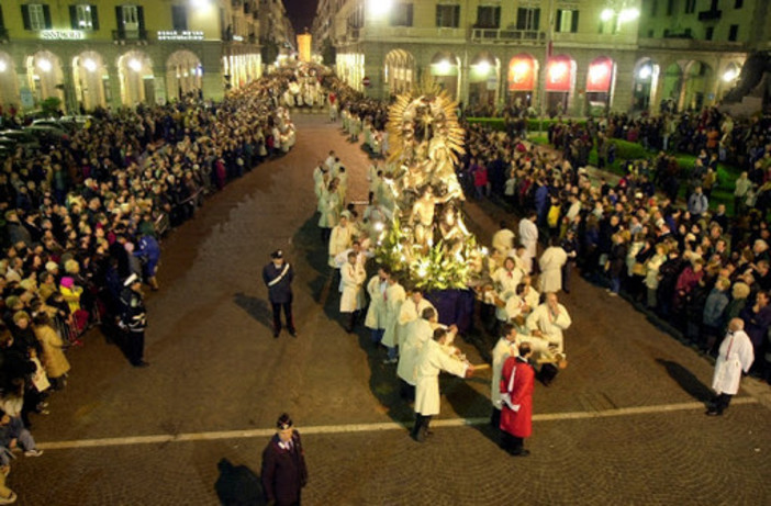 Savona, con la colletta dei capicassa della processione del Venerdì Santo acquistato un ecodoppler per la clinica Rossello