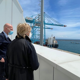 Porto di Vado, visita della senatrice Pinotti: sul tavolo le crisi industriali del savonese e i nuovi investimenti