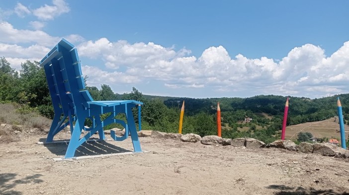 Laboratori creativi e teatrali per bambini, Giusvalla ottiene un finanziamento dal bando panchine giganti