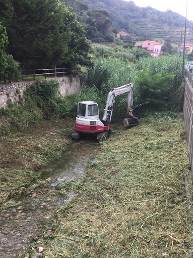 Finale Ligure: prosegue la pulizia dei fiumi (FOTO)